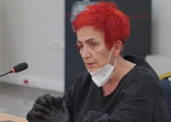 “Mami të do shumë, por duhet t’u shërbej pacientëve”, shefja e Spitalit Infektiv mungon në ditëlindjen e vajzës