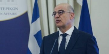 Kufiri detar/ “Po shqyrtojmë veprimet e duhura për shtrirje me 12 milje në Jon”, ministri i Jashtëm grek: E drejtë ekskluzive, s’kushtëzohet nga palët e treta