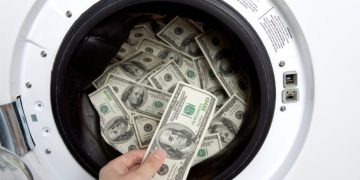 Ka thyer ligjin 23 milionë herë, Banka gjobitet me rreth 1 miliardë $ për pastrim parash