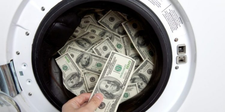 Ka thyer ligjin 23 milionë herë, Banka gjobitet me rreth 1 miliardë $ për pastrim parash