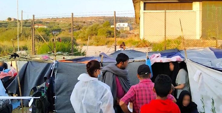 Qindra emigrantë në Greqi të infektuar me koronavirusin e ri pas testimit të 7 mijë personave