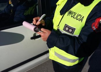 28 ndryshime të reja në Kodi Rrugor që duhet t’i m¨soni: Gjobë dhe konfiskim mjetit të blinduar nëse s’kanë autorizim! Celulari në timon? Gjobë deri në 15 mijë lekë