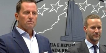 Grenell në Kosovë: Kam ardhur me njeriun që ka një çek të madh për ju
