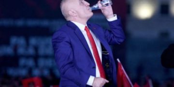 E pathëna për Metën: Njeriu që s’inspiroi kurrë! Bosh në fantazi, pa asnjë thërrmi intelektualitet… kjo i ka rrënjët në paskrupullsinë