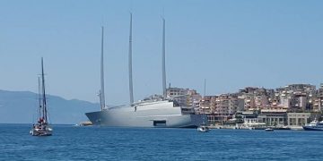 Jahti më i madh në botë i oligarkut rus, në Sarandë