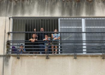 Vala e dytë e Covid-19: Izraeli bëhet vendi i parë që rikthen karantinën
