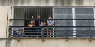 Vala e dytë e Covid-19: Izraeli bëhet vendi i parë që rikthen karantinën