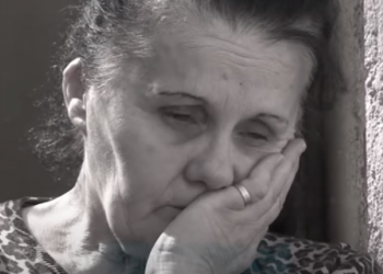 Fëmijët nga frika nuk flejnë në shtëpi, këngëtarja shqiptare që jeton mes skamjes apel shtetit: Më ndihmoni!