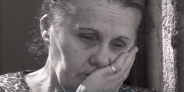 Fëmijët nga frika nuk flejnë në shtëpi, këngëtarja shqiptare që jeton mes skamjes apel shtetit: Më ndihmoni!