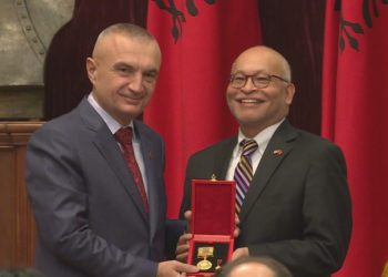 Ligji për presidentin, mazhoranca do të kufizojë “abuzimet” me dekorimet elektorale