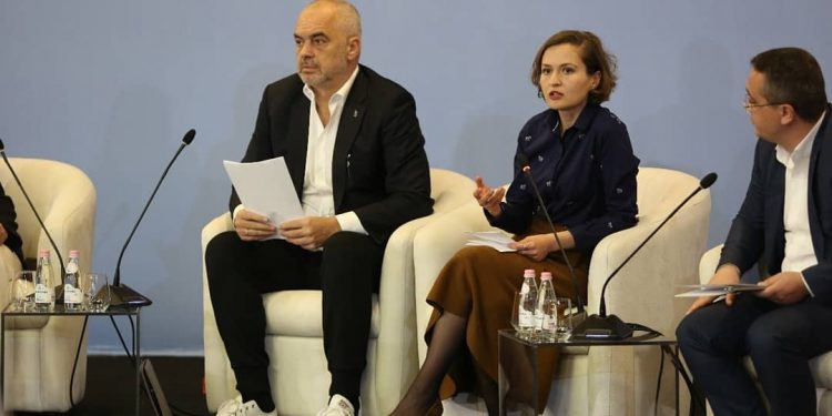 “Fatkeqësi” e madhe! Na iku anonimja Shahini, prurja e talentuar e kryeministrit