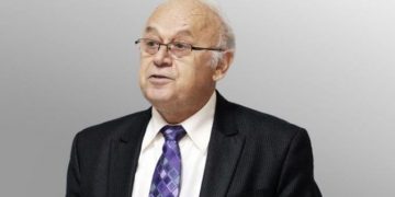 Bakojanis “zonjë klasike, sulmuesit e paktit “sharlatanë” (një reagim për Besnikun e Saliut)