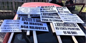 Shefat e “Bankers” ndanë 500 mijë USD bonuse nga paratë e garancisë sovrane, naftëtarët vuajnë për bukën e gojës