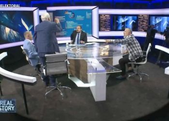 Tensionohet situata, Nazarko ngrihet në këmbë dhe i drejtohet Teliti: Lëri këto budallallëqe, se ika fare! Më dëgjo që të mësosh