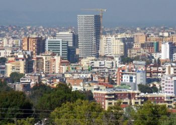 2 mijë euro për leje ndërtimi, “Çimi i Bashkisë”: Hidhi themelet “hajdutçe” gjatë zgjedhjeve