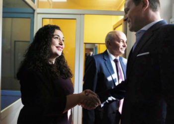 “Nuk u arrit ajo që ishte premtuar”, Grenell i përgjigjet Vjosa Osmanit: Është e çuditshme që ti të ankohesh, nuk ke dhënë asnjë ide