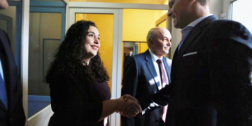 “Nuk u arrit ajo që ishte premtuar”, Grenell i përgjigjet Vjosa Osmanit: Është e çuditshme që ti të ankohesh, nuk ke dhënë asnjë ide