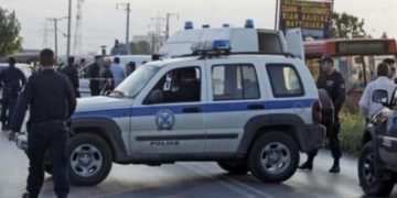 Aheng në mes të pandemisë: Policia greke përplaset me 30 romë, gjatë përleshjes plagosen disa policë