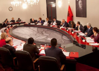 Spastrime në qeveri, PS dhe administratë: Rama fut në skaner ministrat, deputetët dhe drejtorët, ja kush del nga listat e 2021 dhe zyrtarët që shkarkohen
