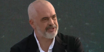 Edi Rama nuk i ndahet Vlorës: Jam deputeti juaj, mos dëgjoni thashethemet, tani radhën e ka aeroporti! Më ikën mendja kur thonë dil shiko realitetin