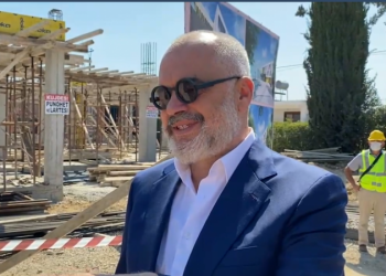 “Ishin lënë rrugëve”! Kryeministri Rama prezanton 12 projektet strategjike të qeverisë që drejton (Video)