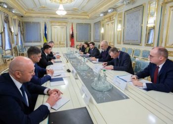 Rama telefonatë me presidentin e Ukrainës, si kryetar i OSBE-së