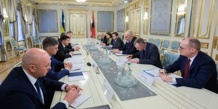 Rama telefonatë me presidentin e Ukrainës, si kryetar i OSBE-së