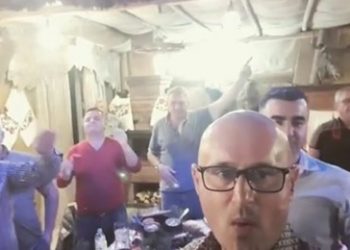 Armand Duka, presidentët e Superiores dhe gazetarët, e “djegin” para ndeshjes me Bjellorusinë