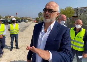 “Kusuret tona na dalin dhe na teprojnë”- Rama mesazh ‘atyre që nuk duan të kuptojnë’: Puna nis kur fillojnë analizat, studimet, jo kur sheh fadromat në terren!