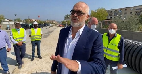 “Kusuret tona na dalin dhe na teprojnë”- Rama mesazh ‘atyre që nuk duan të kuptojnë’: Puna nis kur fillojnë analizat, studimet, jo kur sheh fadromat në terren!