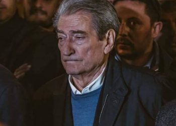 Sali Berisha është i trembur, frika nga drejtësia e la tre ditë ekraneve. Kërcënon Ramën: Mos guxo me 25 prillin, mund të jetë fundi yt