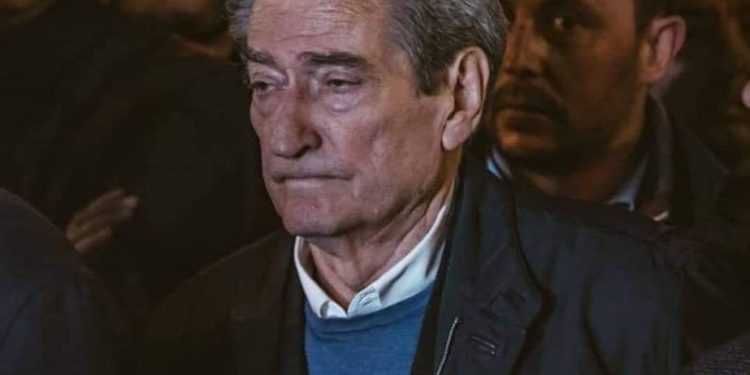 Sali Berisha është i trembur, frika nga drejtësia e la tre ditë ekraneve. Kërcënon Ramën: Mos guxo me 25 prillin, mund të jetë fundi yt