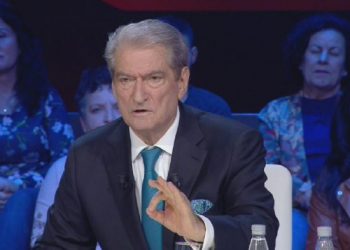 Qeshni! Berisha të shkrinë gazit edhe Çanin me fantazit e tij: Rama nuk do kandidojë në Durres, se u tremb ngaqë aty do kandidoi Basha