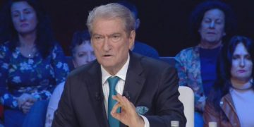 Qeshni! Berisha të shkrinë gazit edhe Çanin me fantazit e tij: Rama nuk do kandidojë në Durres, se u tremb ngaqë aty do kandidoi Basha
