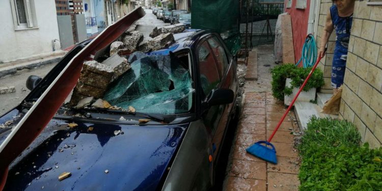 Cikloni i merr j.etën fermerit shqiptar në Greqi, shpëton mrekullisht djali i tij