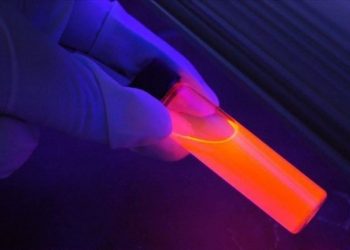 Shpiket llamba “UV” që mund të dezinfektojë hapësirat e mbyllura dhe të “vrasë” koronavirusin