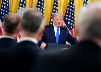 Donald Trump i shmanget angazhimit për pranimin e një kalimi paqësor të pushtetit, nëse humbet zgjedhjet