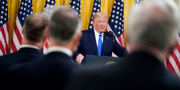 Donald Trump i shmanget angazhimit për pranimin e një kalimi paqësor të pushtetit, nëse humbet zgjedhjet