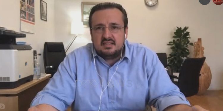 “S’ka bir nëne…”! Nazarko ‘shpërthen’ ndaj Telitit: Po të isha politikan, do varja gjithë klasën politike! Mos bëj ‘tttt’ se ke gjysmë ore që flet