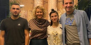 Populizmi patetik me fëmijët e v.iktimave të 21 Janarit, u jep zë “hjeksave” të bërtasin… drejtësi!