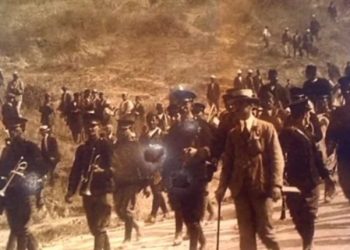 Ripunimi/ Kënga ‘Vlora-Vlora’ kthehet në marsh ushtarak. Muzikologu Tole: Bashkëpunim me Gjipalin e Qafokun