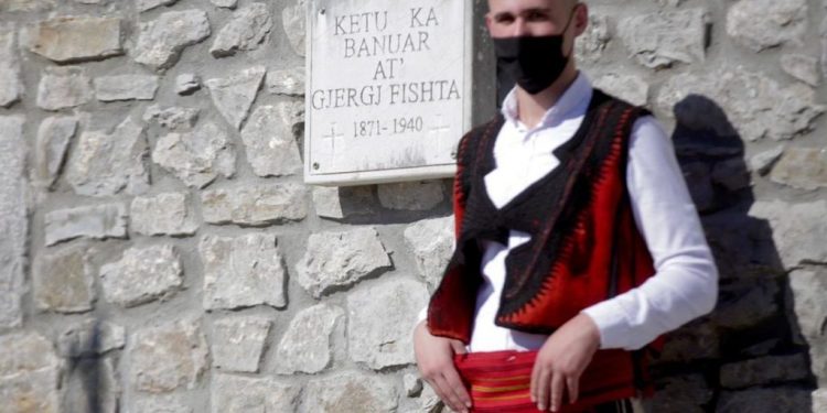 FOTOT nga shtëpia e Gjergj Fishtës, Rama: Kështu është edhe dallimi mes Shqipërisë që kishim dhe asaj që duam