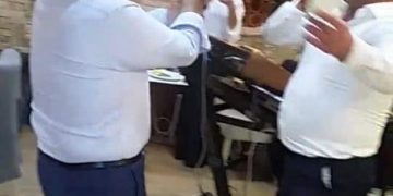 VIDEO+ FOTO/ Ilir Meta shfaqet i dehur në Kamëz duke kërcyer me ish të dënuarin për vrasje