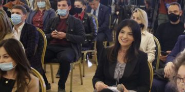 TV-të “fikin” kamerat për promovimin e partisë së Topallit, me përjashtim të TV-së së… familjes Berisha