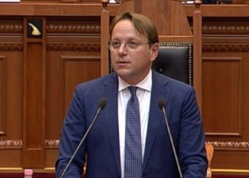 Veprimi i komisionerit Varhelyi që ‘tërboi’ Ilir Metën