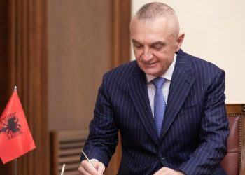Meta shtetësi për 4 ditë duke injoruar sigurinë kombëtare, shmang Ministrinë e Brendshme, manovra me ligjin e ’98