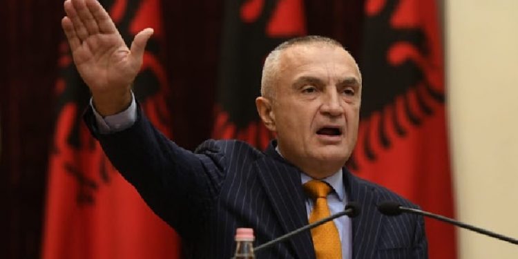 ‘Tregtari’ i pasaportave dhe kërcënuesi i mediave