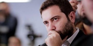 Endri Fuga  i përgjigjet “zëhamsit” të Metës, Bilushit: Gazetat i ka djegur sivllau Berisha! IM të debatojë me MK për partinë pas lirimit…