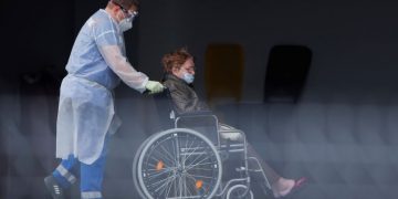 Pse disa njerëzve iu duhet kohë e gjatë për t’u rikuperuar nga COVID-19?