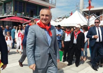 Meta tani po dekoron edhe tradhëarët por ja si replikon me Ramën: Shtëpia ku linda unë ishte spital partizanësh o hajdutë ordinerë…